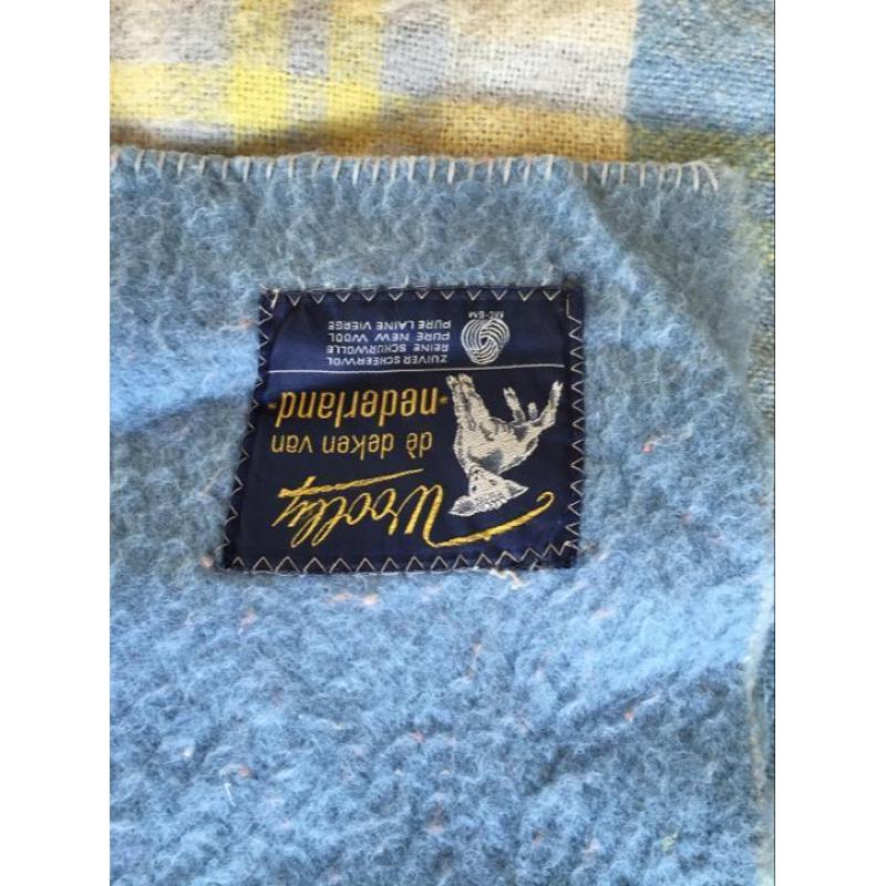 Ruit deken retro babyblauw/ geel zuiver scheerwol WOOLLY