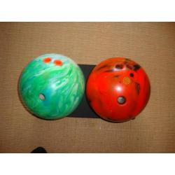 Te koop bowling bal, een orange, en groene.