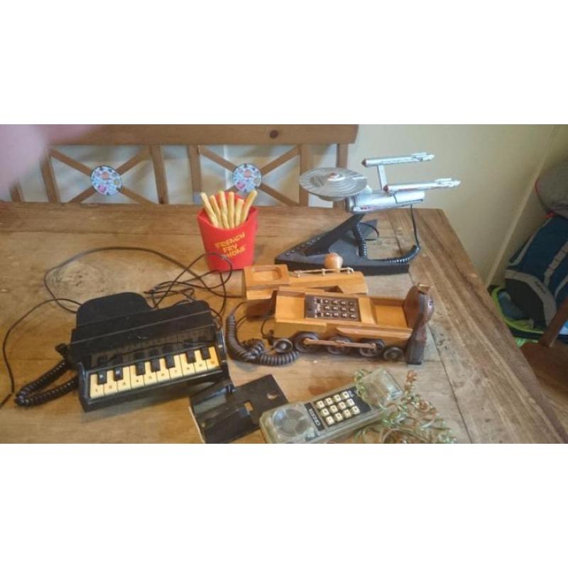 analoge telefoons: star trek, houten trein, piano