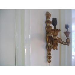 antie houten wandlamp 2-armig in goud met wit