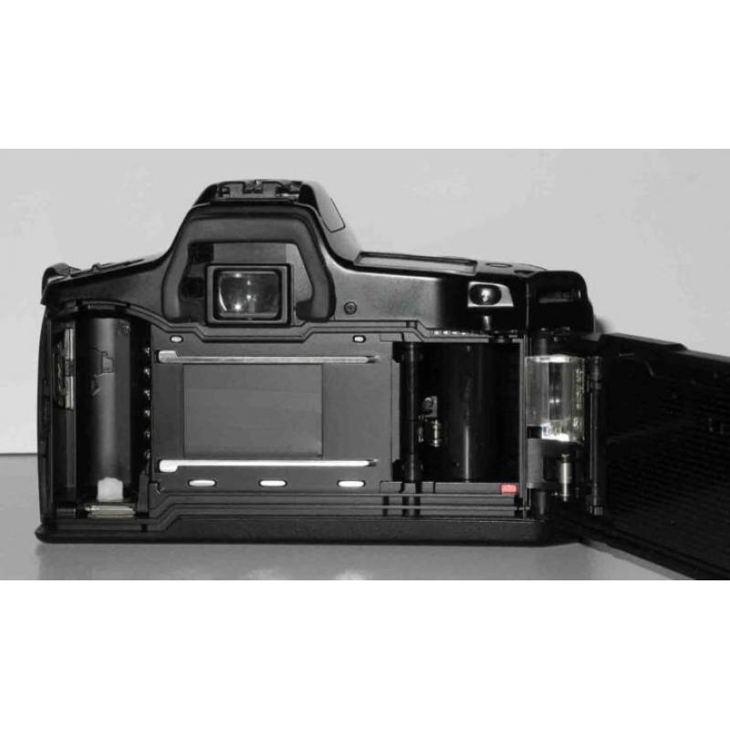 Minolta 3Xireflex camera +35 70 AF zoom+ flitser