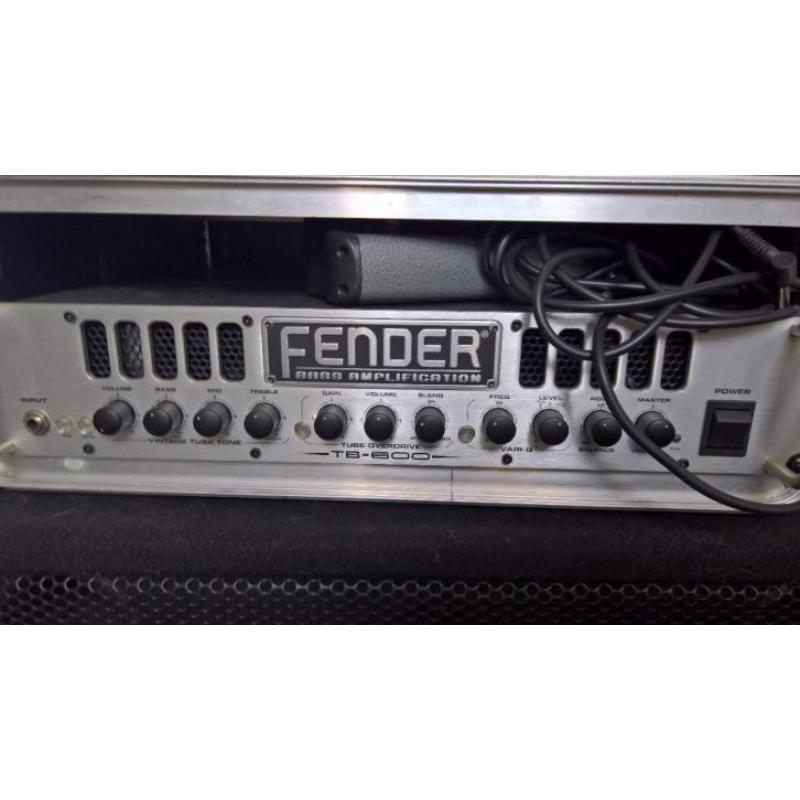 Fender TB600 basversterker met Fender Pro 210 en 115