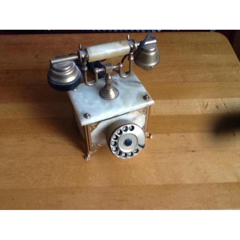 Oude telefoon met draaischijf