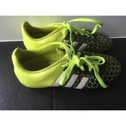Adidas voetbalschoenen maat 34 zgan