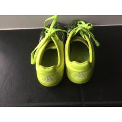 Adidas voetbalschoenen maat 34 zgan