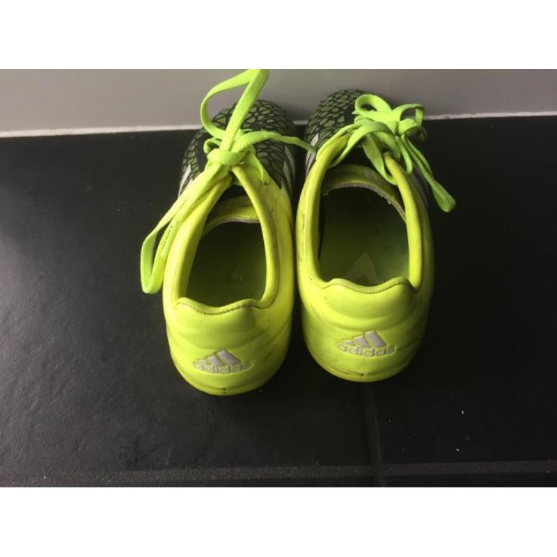 Adidas voetbalschoenen maat 34 zgan