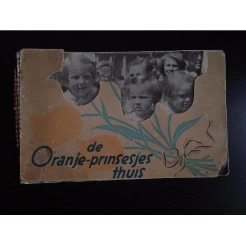 Erg oud boekje van de oranje prinsesjes thuis. 70 jaar oud!!