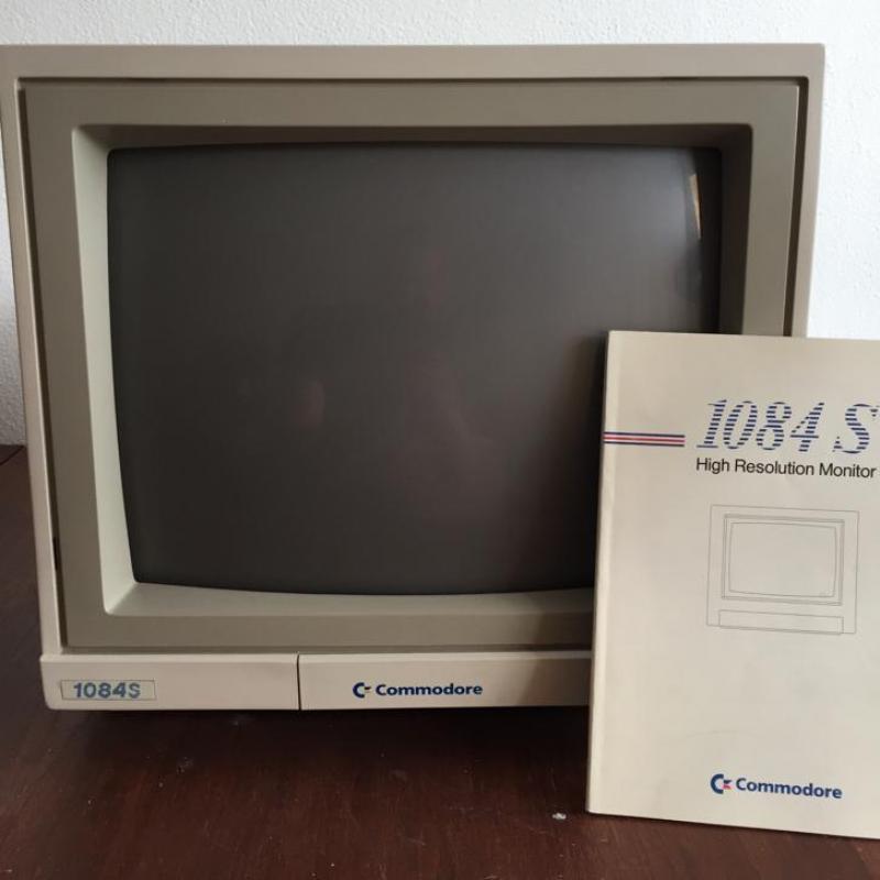 Commodore 1084 rgb monitor in doos plus boekjes!