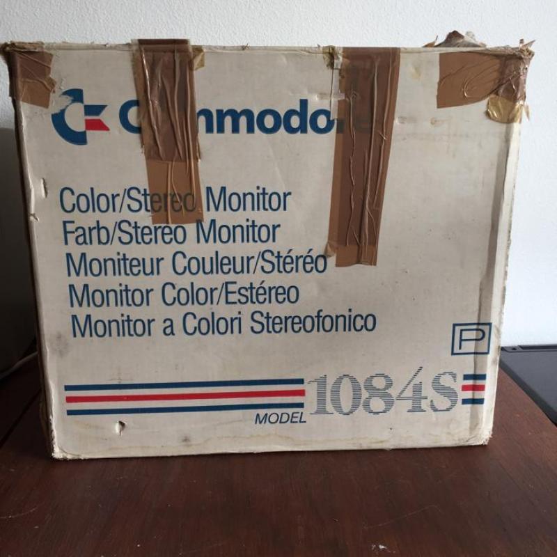 Commodore 1084 rgb monitor in doos plus boekjes!