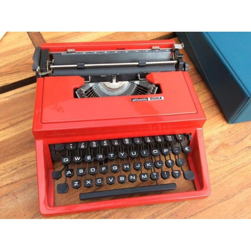 Olivetti typemachine Dora