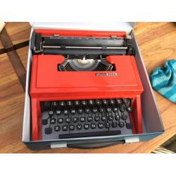 Olivetti typemachine Dora