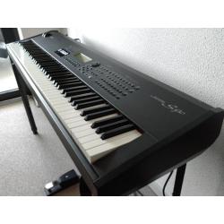 Yamaha S90 Music Synthesizer