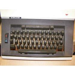 Adler typemachine universal 200 (G15 329) N
