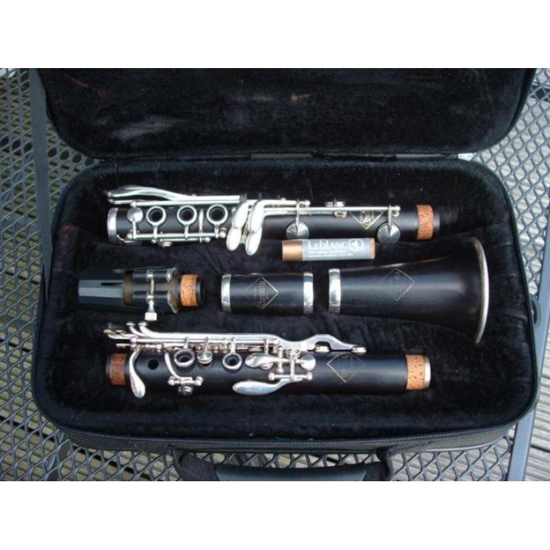 Twee goed onderhouden Leblanc Sonata klarinetten