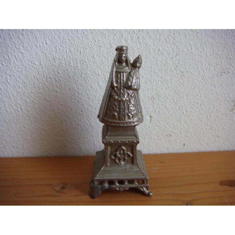Heel klein metalen religieus beeldje