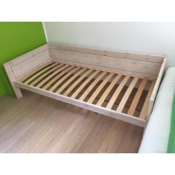 Life time basis bed white wash