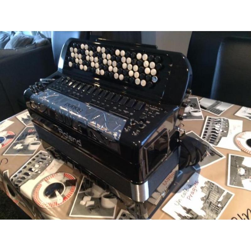 accordion Rolland FR8X Nieuw