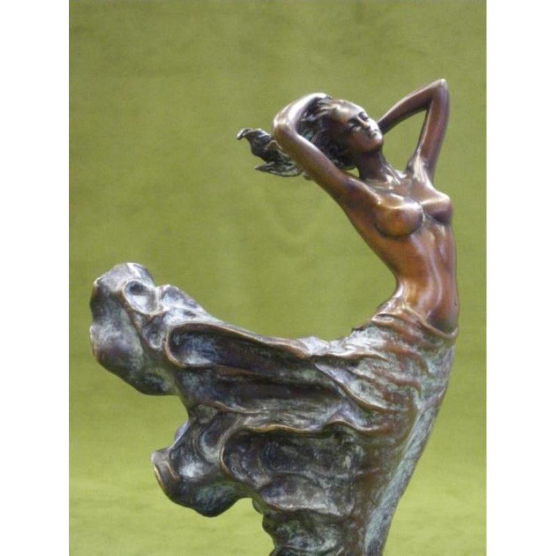 Bronzen beeld Dame in Wind Sculptuur Klassiek Naakt Elegant