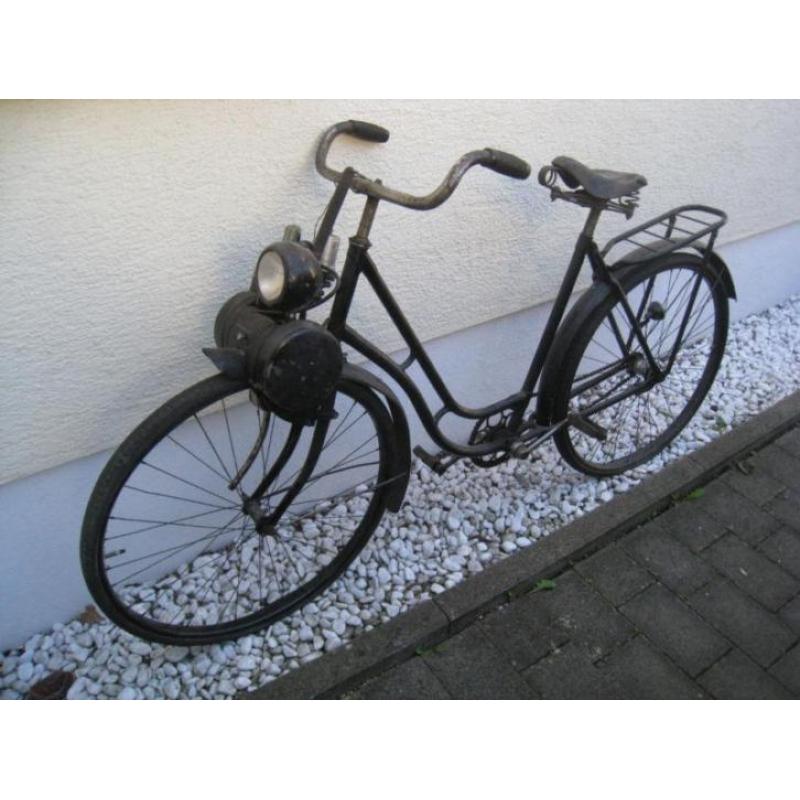 zeer oude fiets met eerste type wsk (solex) blok