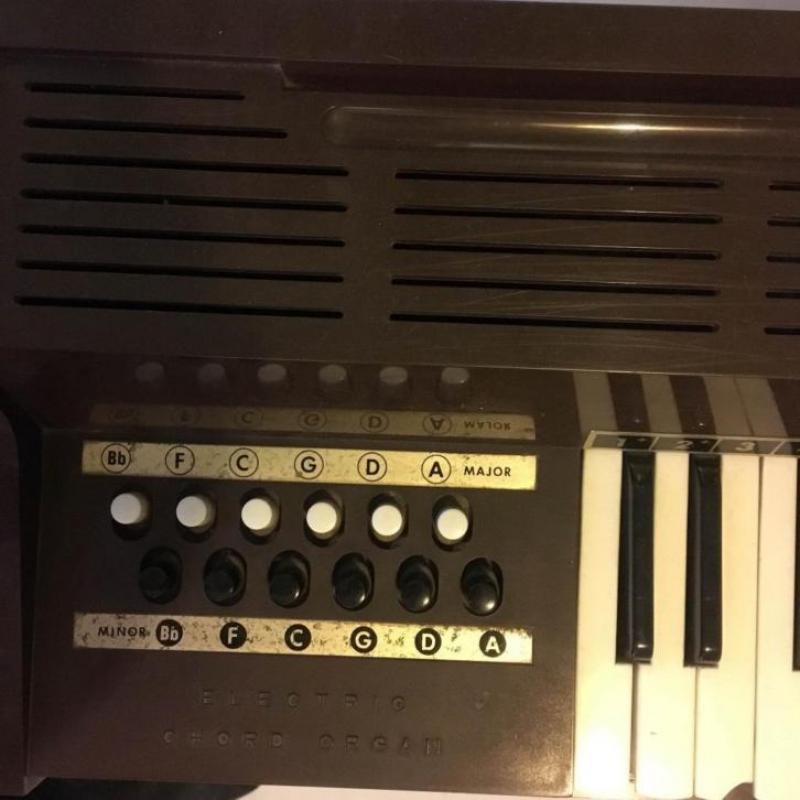 MAGNUS 70s organ (Made in USA)