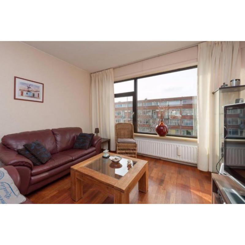 Nette appartement in Schiedam met zeer ruime woonkamer