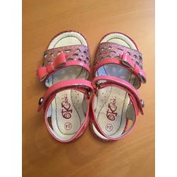 Roze sandalen meisjes maat 24
