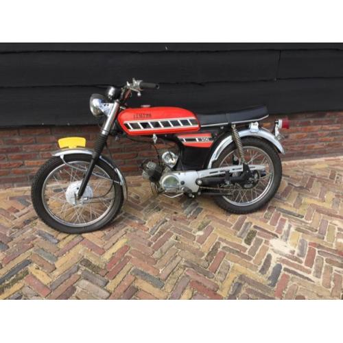 Mooie rode Yamaha fs50