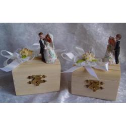 houten kistje , met bruidspaartje, huwelijks bedankjes