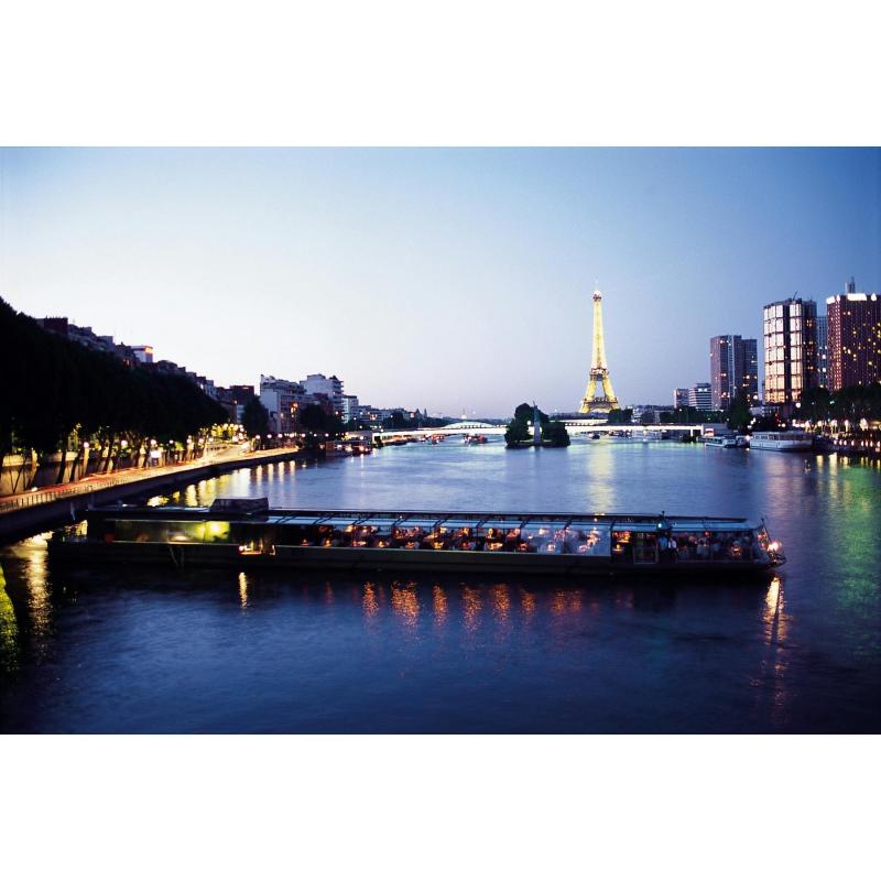 Dinner cruise on the river Seine