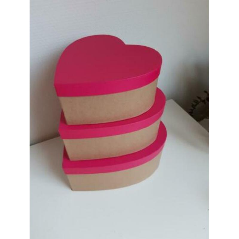 Roze stapeldozen hartjesvorm