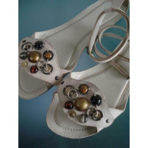 GRATIS VERZENDEN | ZARA nieuwe beige sandalen 40