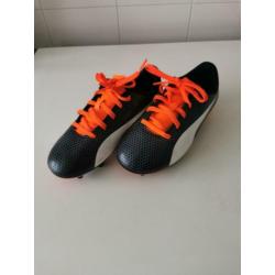Puma voetbal schoenen met noppen (kinderen)