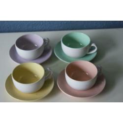set pastelkleurige kop en schotels (4x)