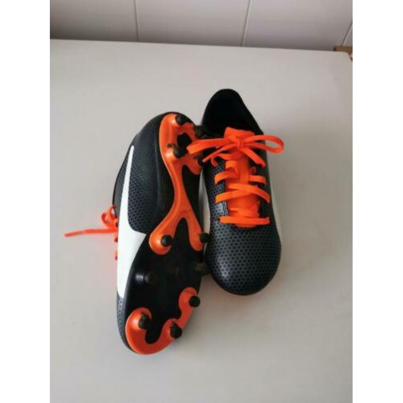 Puma voetbal schoenen met noppen (kinderen)