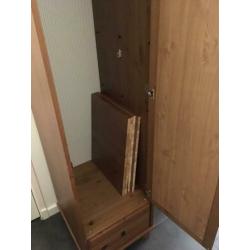 Kledingkast met geslepen spiegeldeur hang en legplanken