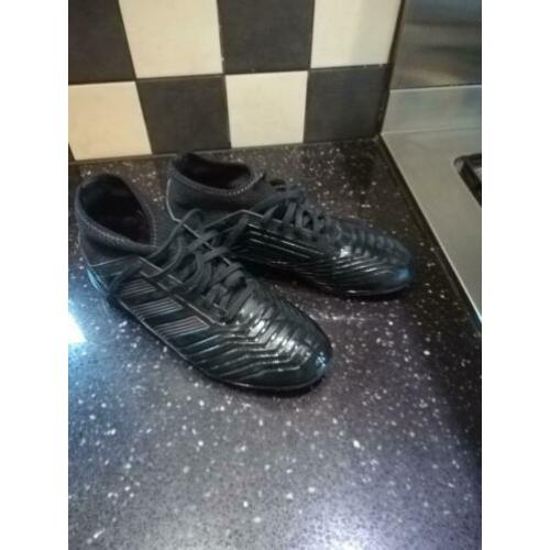 Adidas kunstgras maat 38 2/3. Alleen ophalen