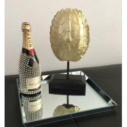 Schildpad schild op statief eric kuster style goudkleurig