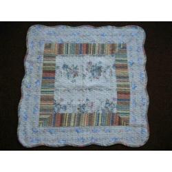 Nieuw,mooie quilt met bloemen voor bank of tafeloper. 2
