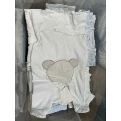 Veel baby kleertjes! Noppies/ Petit Bateau/ Feetje/ Hema.