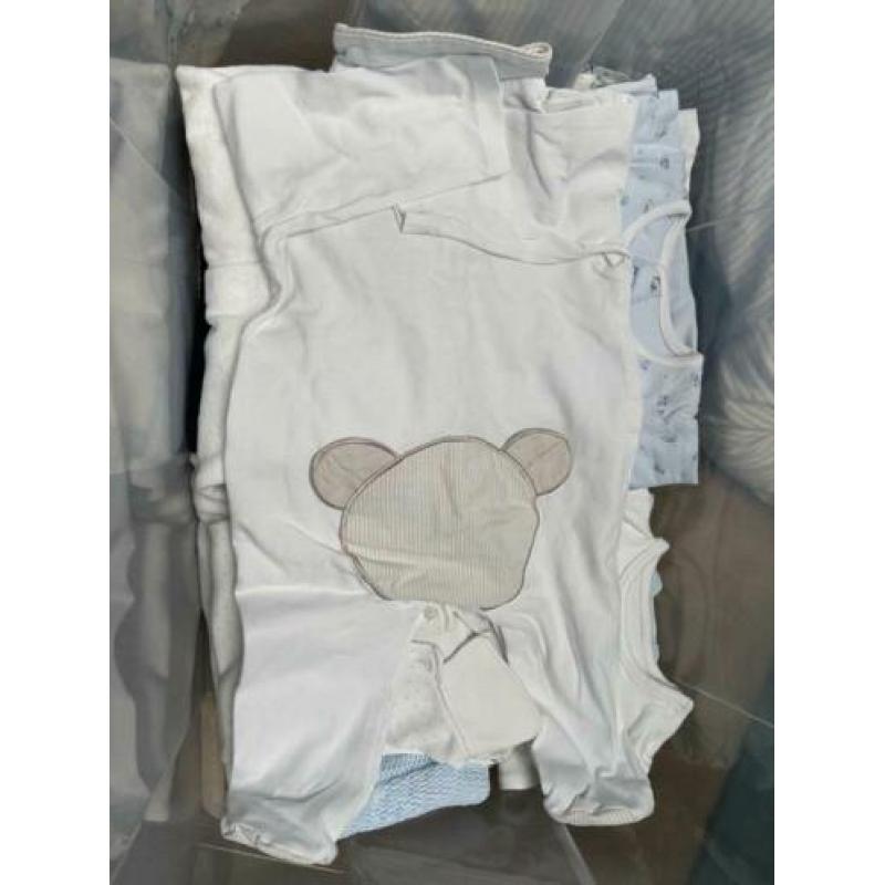 Veel baby kleertjes! Noppies/ Petit Bateau/ Feetje/ Hema.