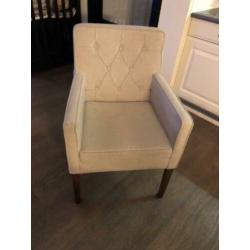 6 eetkamerstoelen (4 met armleuning 2 zonder armleuning)