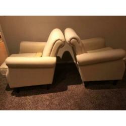 Gratis af te halen twee Fauteuils