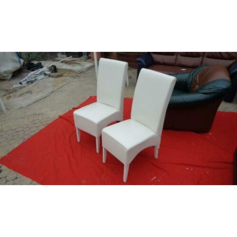 Te koop: 2 wit leren eettafelstoele