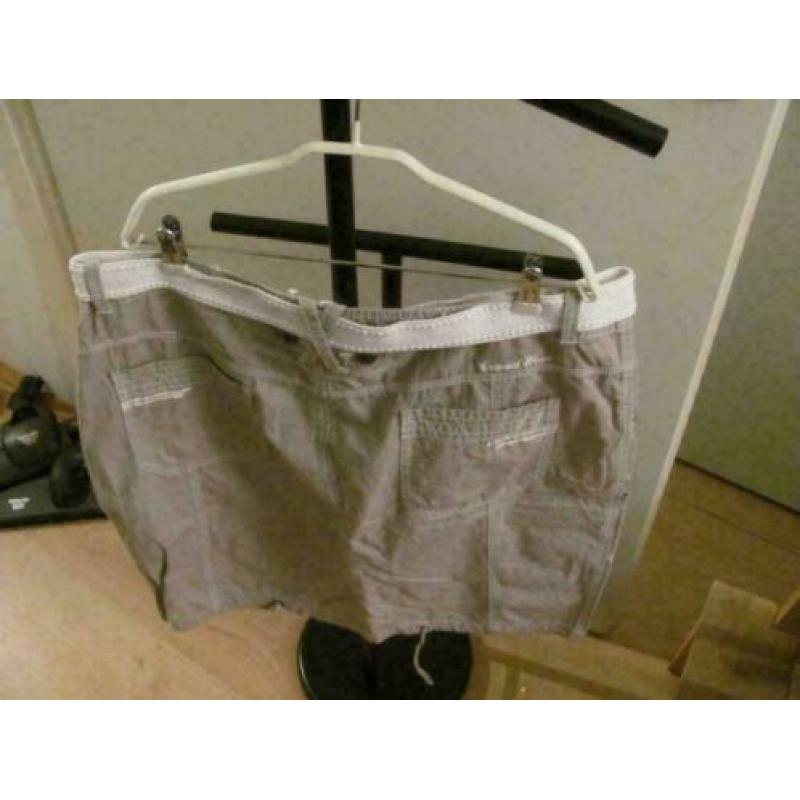Prachtige rok met riem van Miss Etam maat 46 nog nieuw...