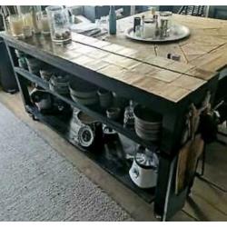 ??Keukeneiland met gouden zelliges tegels site table