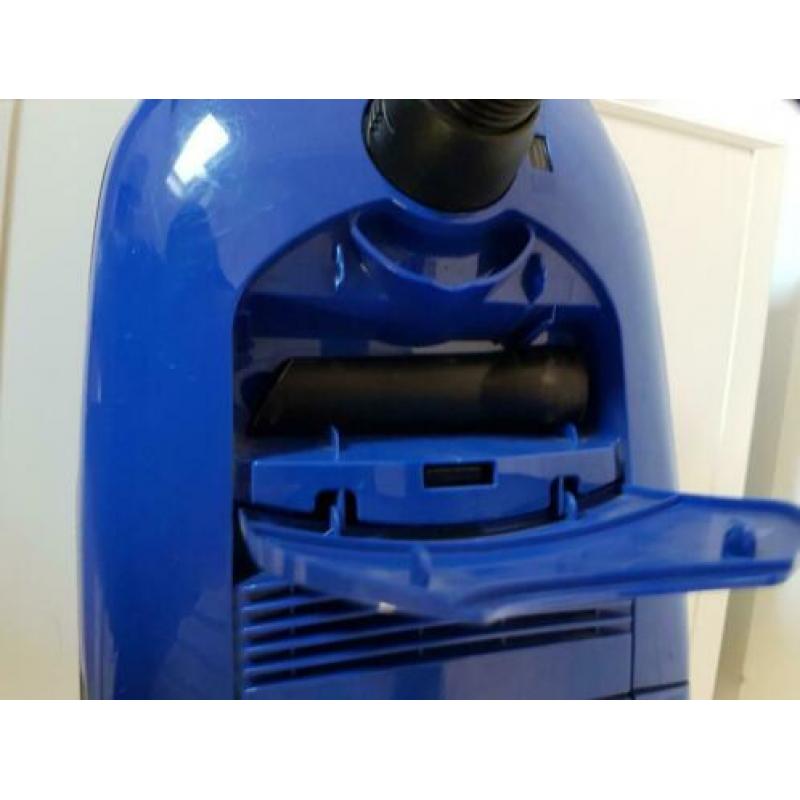 AEG STOFZUIGER met 1600 watt zuigvermogen izgst.