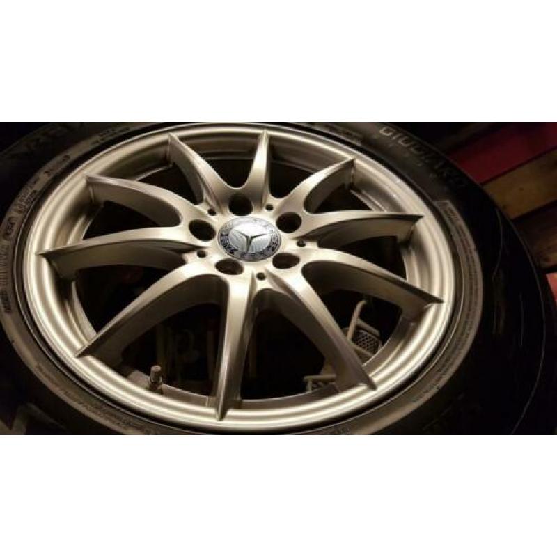 Winterbanden Mercedes Benz M Klasse ML Velgen 235-65-17 TPMS