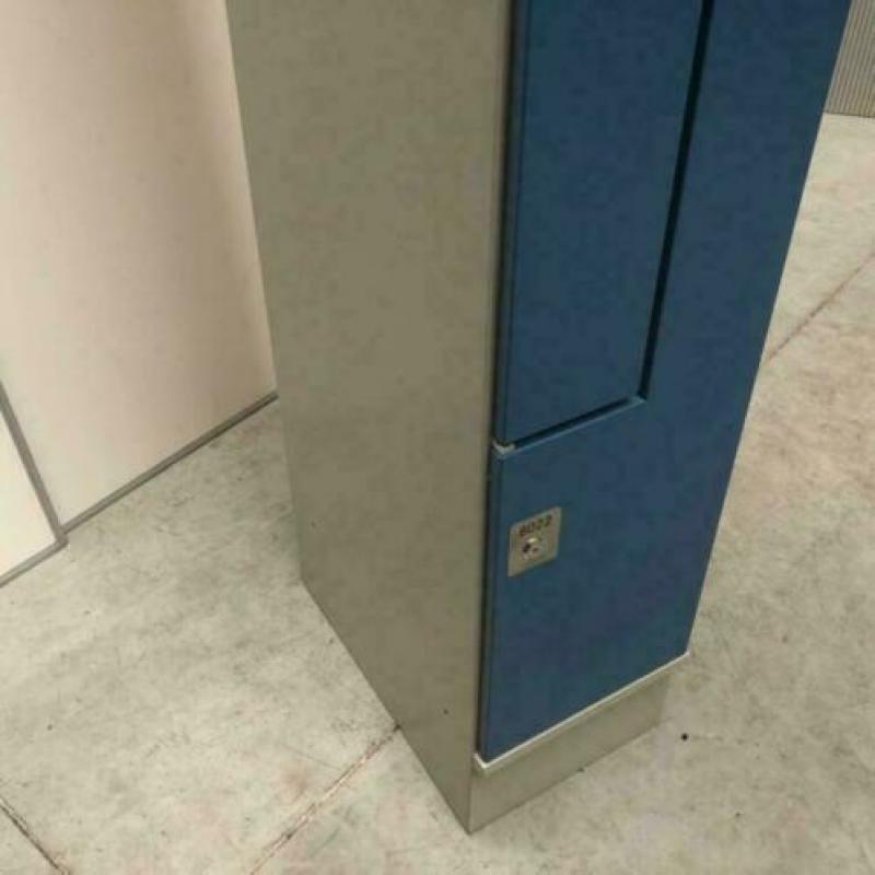 Oostwoud 2-deurs smalle stalen kledingkast Z- locker kast