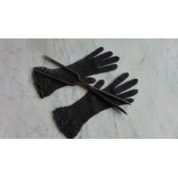 Oude ijzeren handschoenentang of krulletjestang