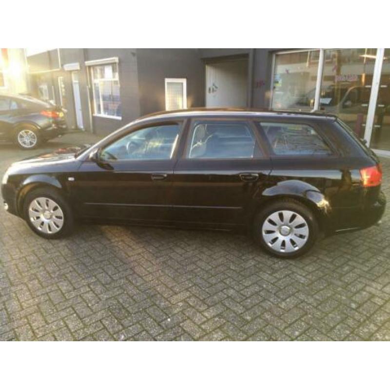Audi A4 Avant 1.8 Turbo / AUTOMAAT / NIEUW MODELJAAR / APK N
